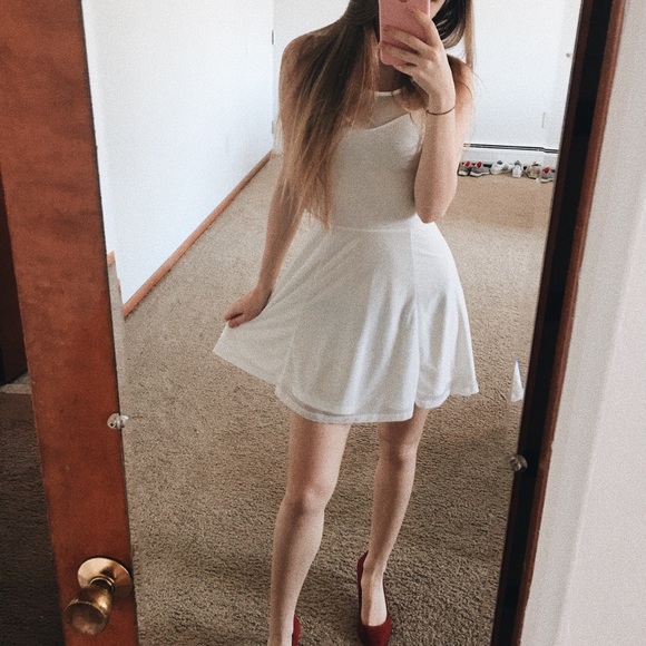 LOT 2 Rompers 2 Dresses - Picture 6 of 6